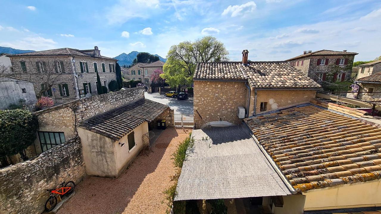 Le jardinet de Rosa Maison de village Eygalières Extérieur photo