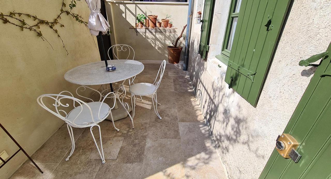 Le jardinet de Rosa Maison de village Eygalières Extérieur photo